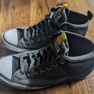 Men's sz 9 high top converse